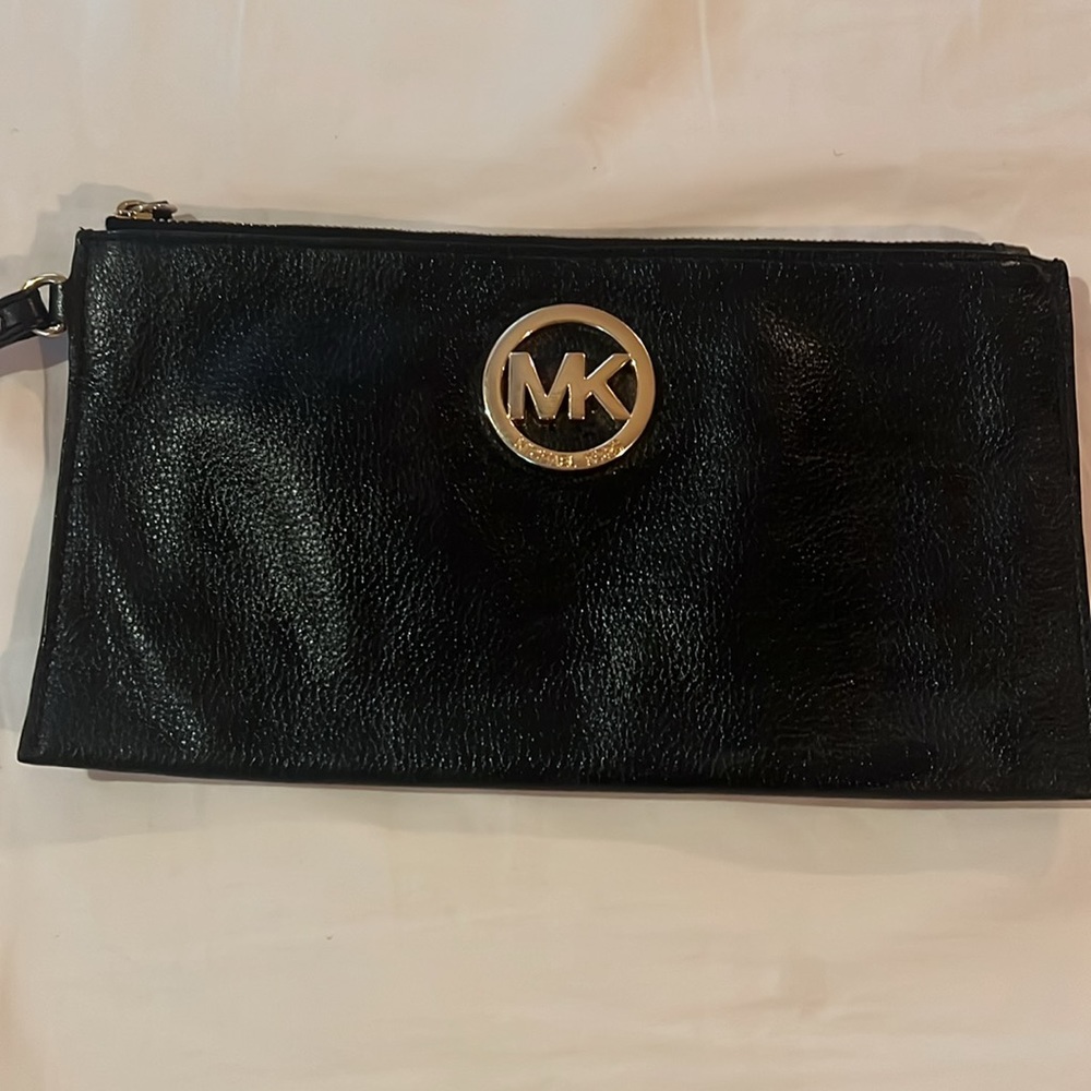 Micheal Kors Black wrist wallet in excellent condition